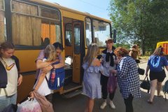 Возвращение детей из университетских смены
