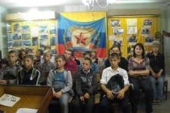 «И мужество - как знамя пронесли»