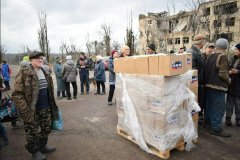 Жители Тошковки и Нижнего получили 800 гуманитарных наборов от общественников из Мурманска