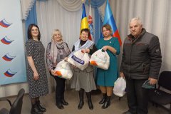 Продуктовые наборы от Единой России получили председатели органов самоорганизации населения Первомайска