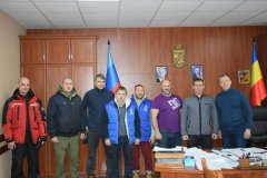 Представители "Боевого братства" передали гумпомощь в пункты подзарядки в Золотом