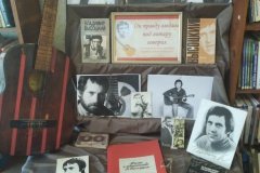 «Он правду людям под гитару говорил…»