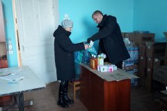 Более 300 жителей Троицкого и Новозвановки получили гумпомощь от Госрезерва ЛНР
