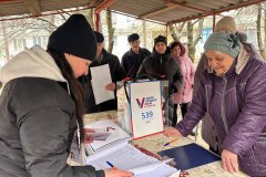 Сенатор от ЛНР ознакомилась с ходом досрочного голосования в Первомайске