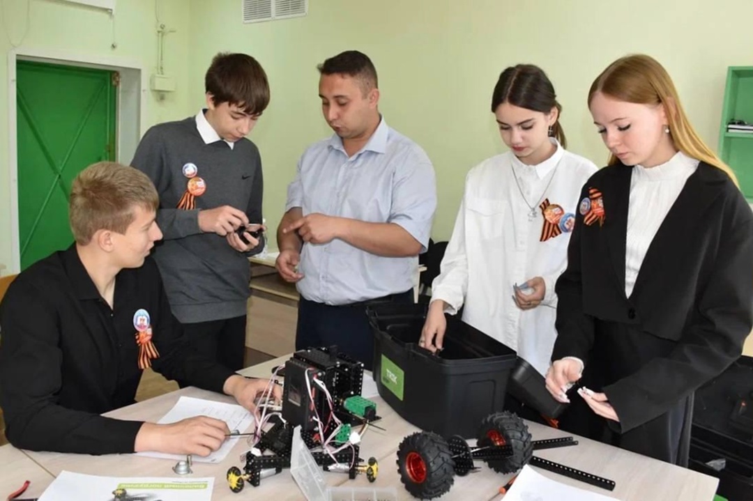На уроках информатики школьники Первомайска занимаются на новом оборудовании