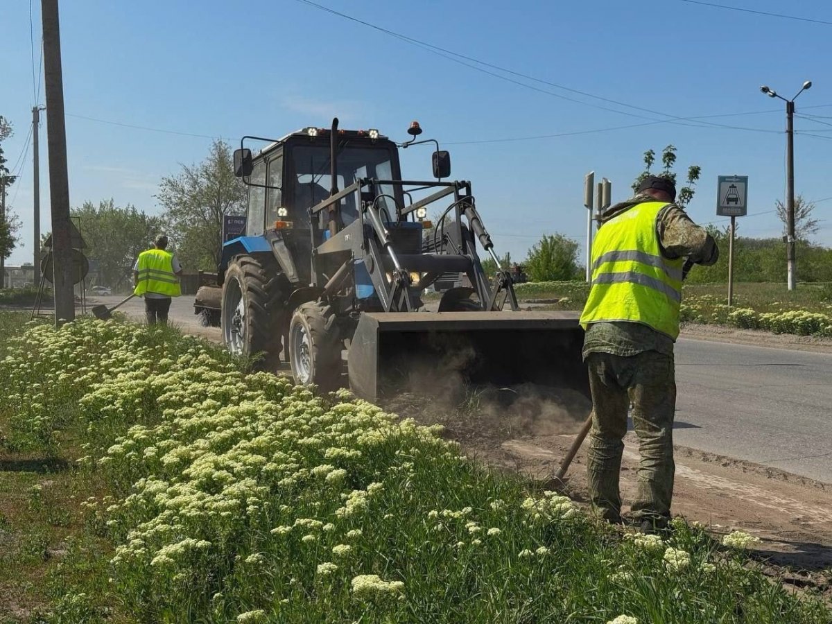 В Первомайске проводят очистку дорог общего пользования регионального значения, проходящие через город