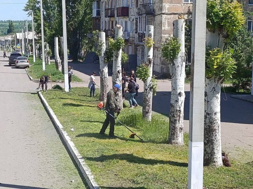 В Первомайске прошло очередное мероприятие по уборке территории трудовыми коллективами
