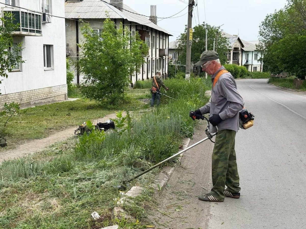 Коммунальщики города Первомайска продолжают благоустройство городской среды