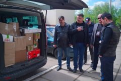 Первомайской школе искусств передали краски и бумагу