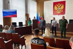 Первый заместитель руководителя Администрации Главы ЛНР Анна Рослякова выполнила почетную миссию – вручила государственные награды